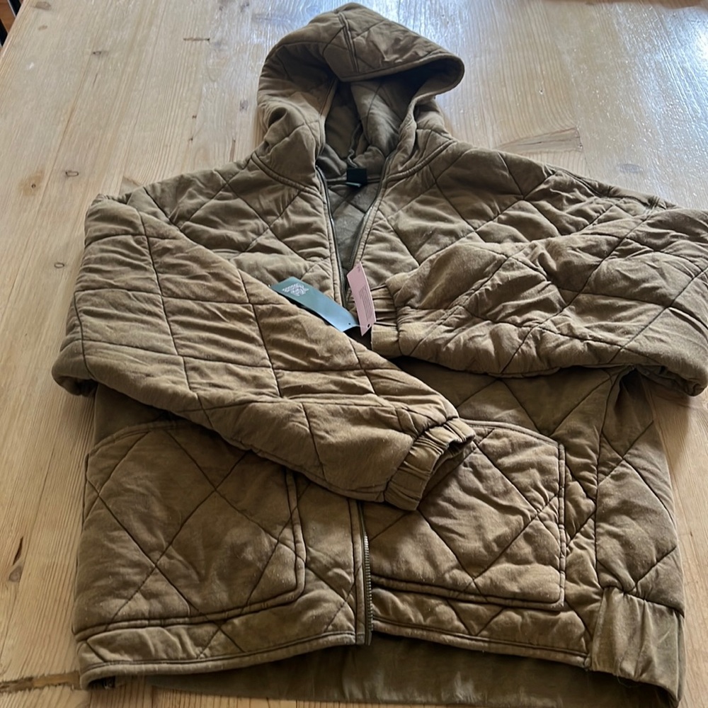 NWT Quilted green zip up